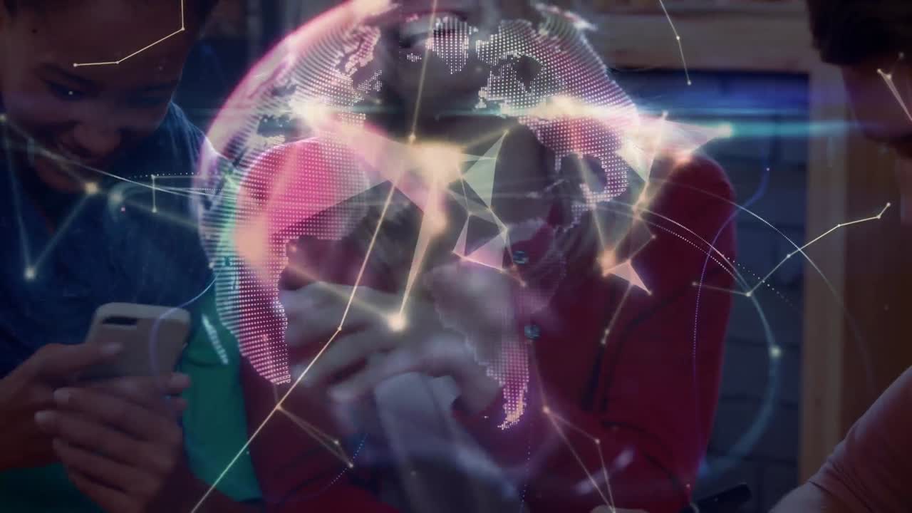 animación de jóvenes amigos multirraciales felices usando teléfonos inteligentes mientras beben café