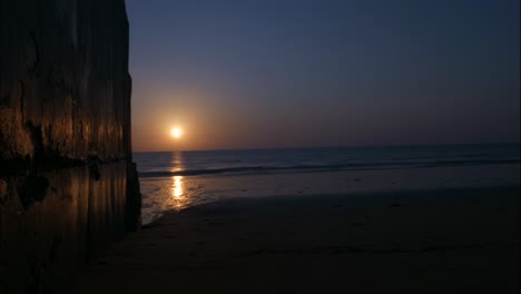 Lapso-De-Tiempo-De-La-Puesta-De-Sol-Del-Horizonte-En-La-Playa-De-La-Isla-De-Phuket,-Tailandia