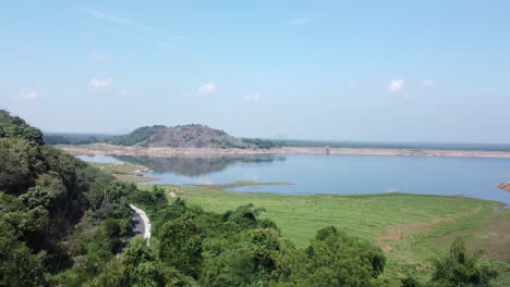 Toma-De-Drone-Del-Embalse-Y-Presa-De-Aliyar,-Coimbatore,-Tamil-Nadu,-Sur-De-La-India