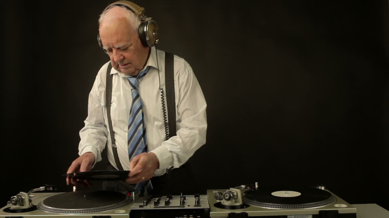 할아버지 dj 비디오 10