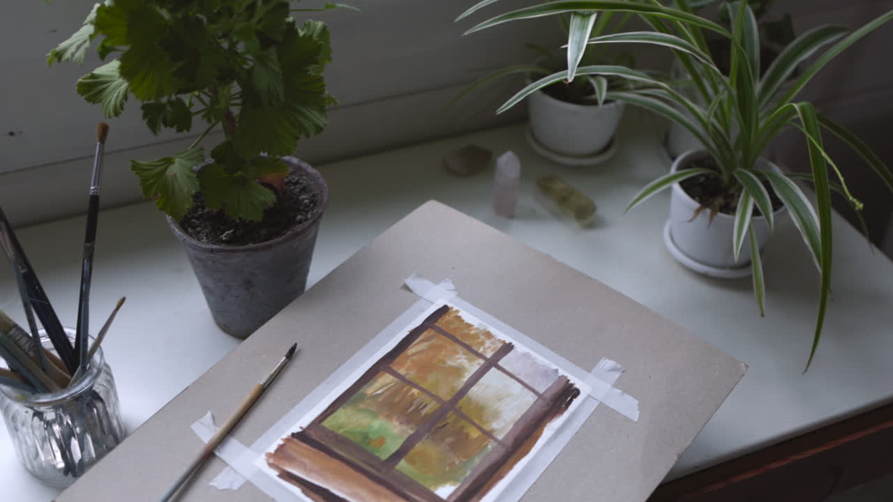 Dipinto ad acquerello di una finestra con materiale artistico