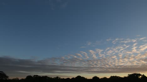 Stunning-time-lapse-of-clouds-overlooking-a-park-at-the-end-of-the-day