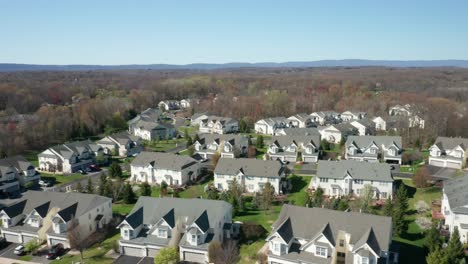 4K-Aerial-Drone-footage-of-condominiums-and-Cul-de-sac-residential-housing-in-Middletown-New-York