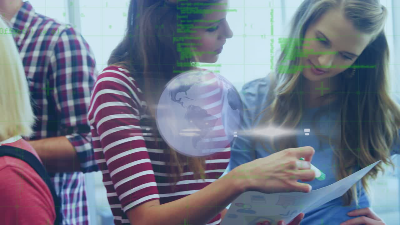 animación de datos y globo sobre compañeras de trabajo caucásicas en la oficina