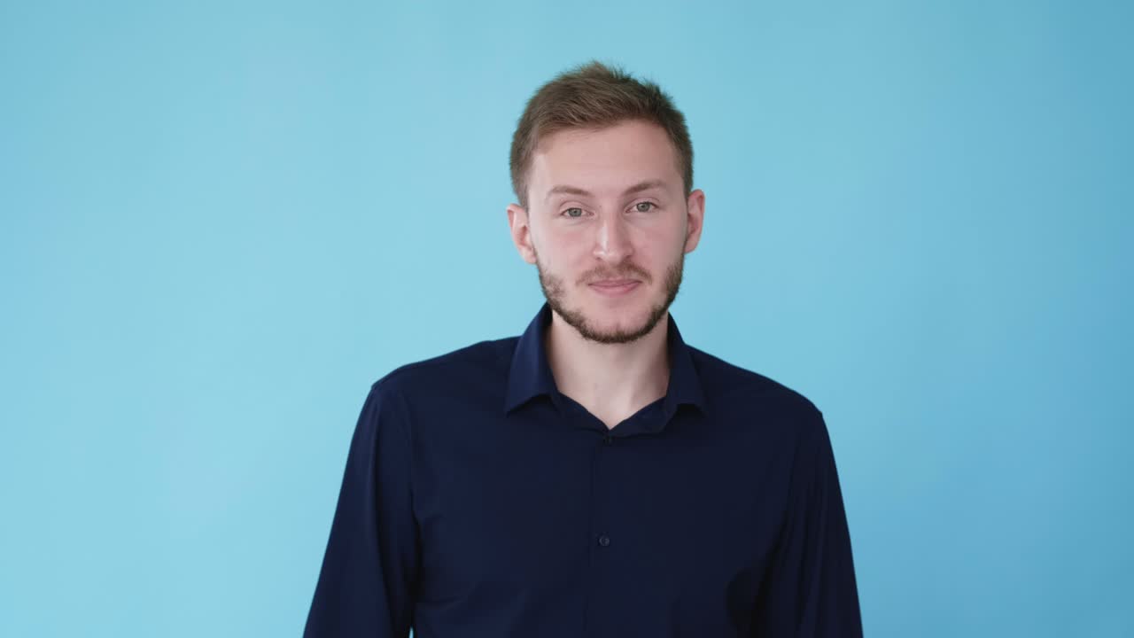 hombre estornudando enfermedad alérgica enfermo frío gif bucle