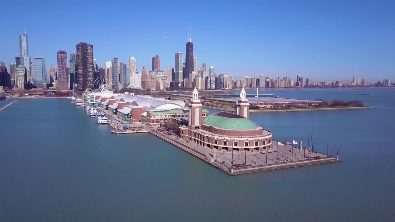 도시 스카이라인 배경 3을 갖춘 시카고 해군 부두 주변의 아름다운 주간 공중