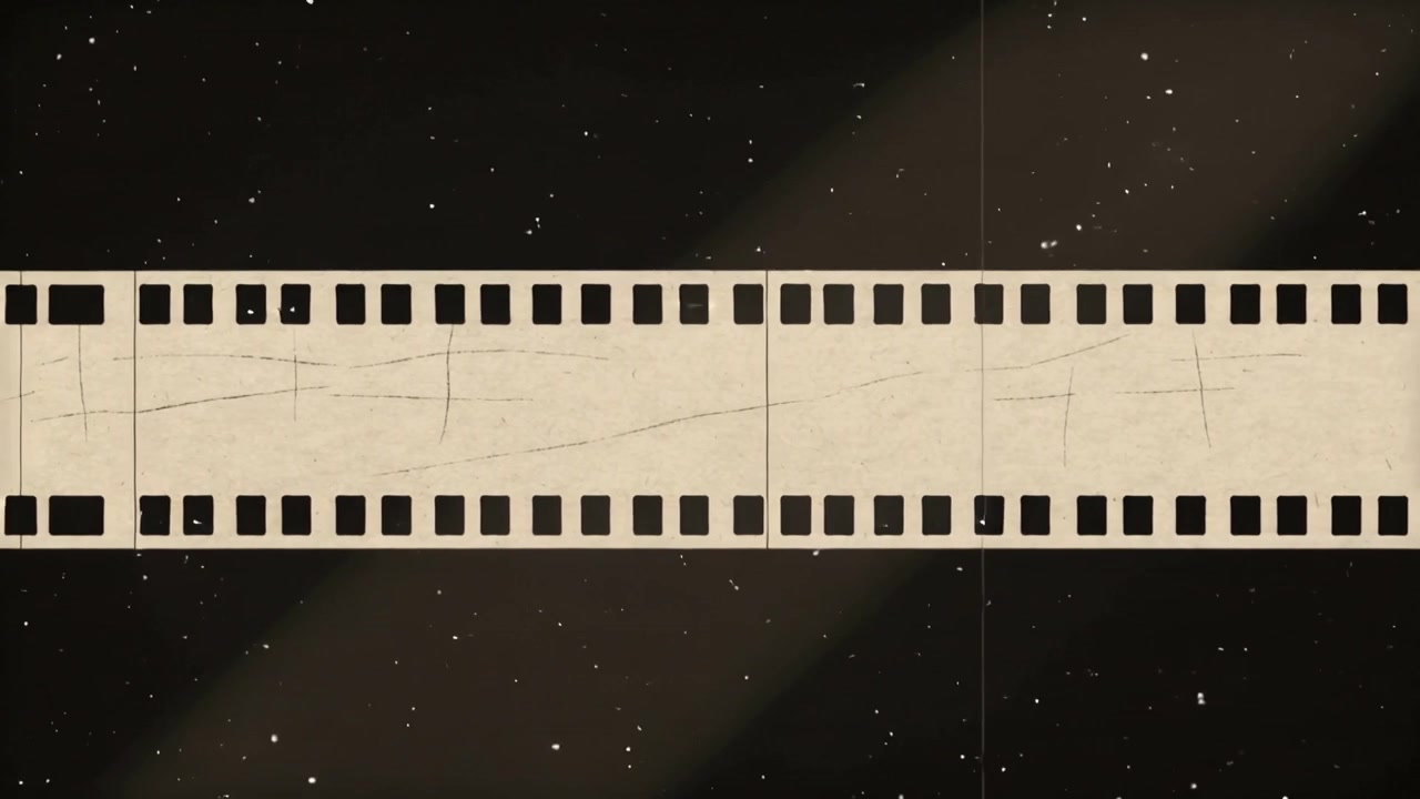 Gleitender beiger Filmstreifen schwenkt über sternenklaren Hintergrund bei Wiedergabe, zeigt Perforationslöcher und Staub.