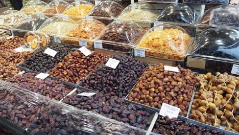 puesto de mercado de frutas secas