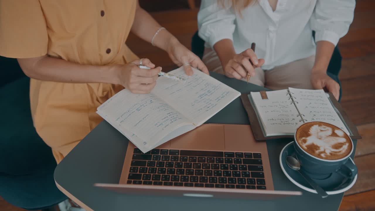 Businesswomen collaborating in a coffee shop