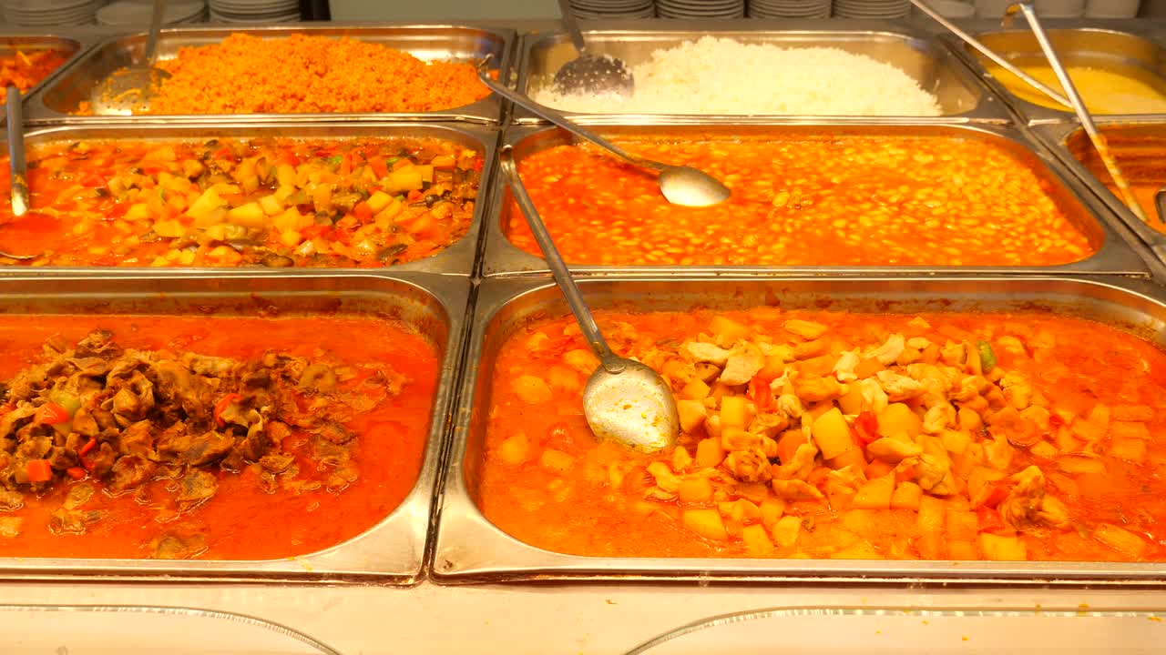 buffet turco con varios platos