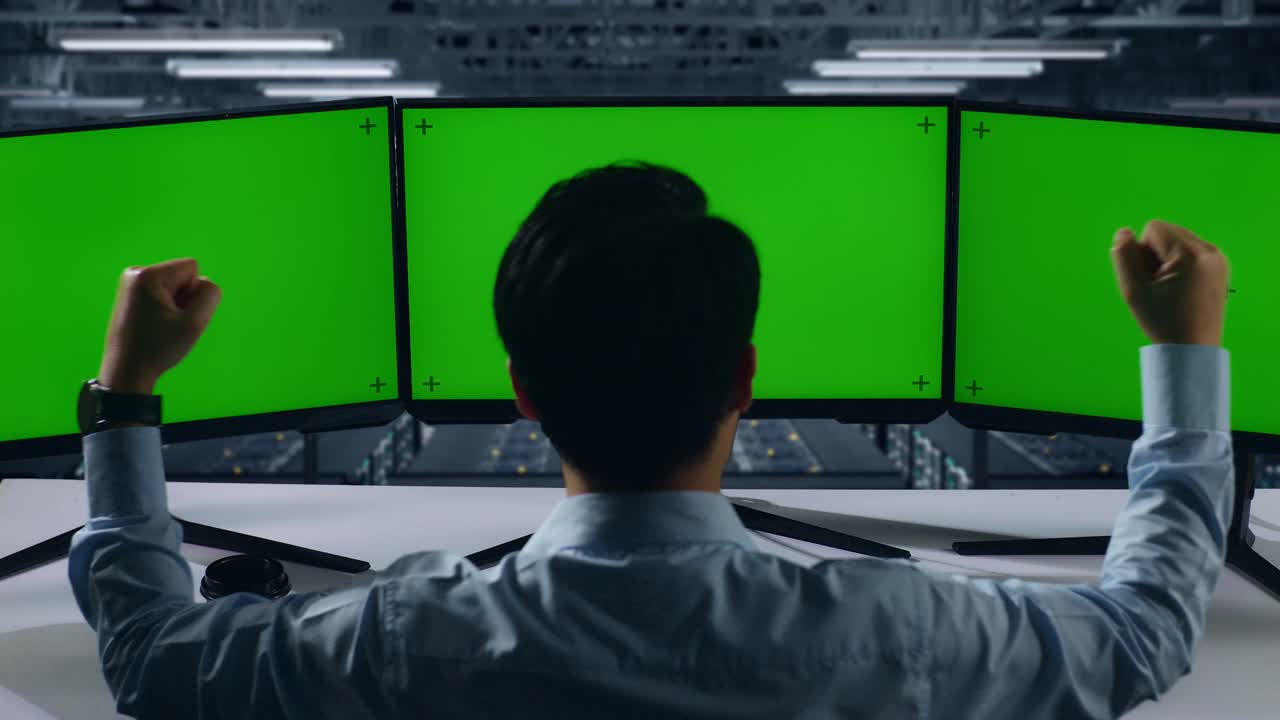 데이터 센터에서 성공을 축하하는 것