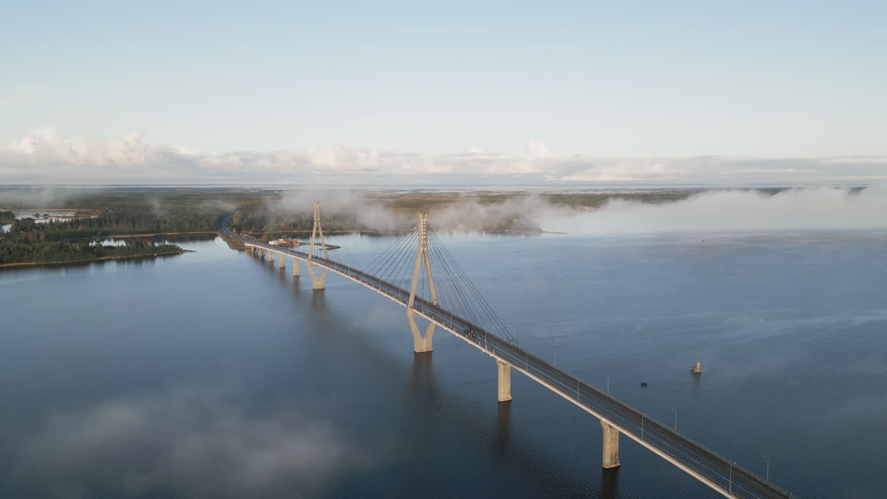 핀란드의 자연, 거울 같은 물, 거대한 숲에 대한 놀라운 공중 전망