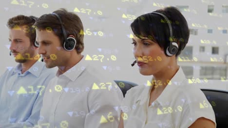 agentes de centros de llamadas trabajando