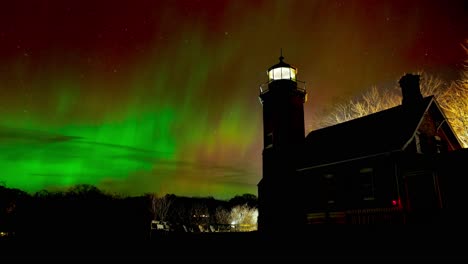 Aurora-Borealis-Am-Nachthimmel-An-Der-White-River-Light-Station,-Zeitraffer