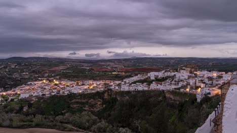Zoom-Im-Zeitraffer-über-Das-Weiß-Getünchte-Dorf-Arcos-De-La-Frontera-In-Spanien