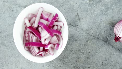 Chopped-onions-in-bowl