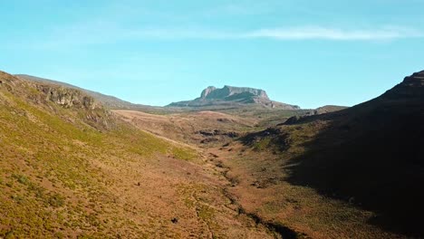 Einsames-Gebiet-Mit-Hängebergen-Und-Tal-Im-Nationalpark-Mount-Elgon-In-Kenia,-Ostafrika