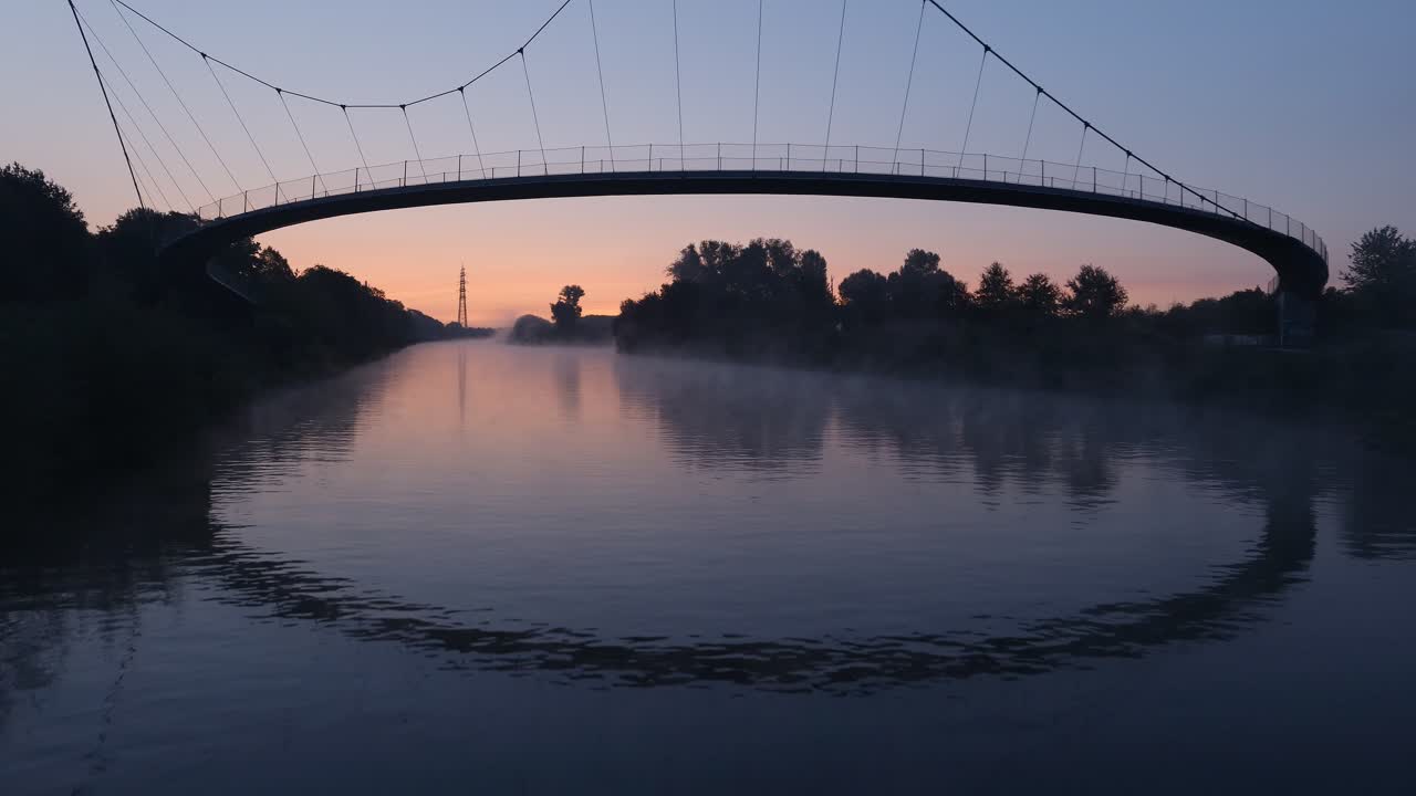 독일 - 라인 헤르네 운하의 아름다운 일몰, 공중 드론