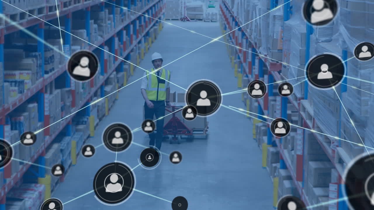 red de iconos de perfil contra el supervisor masculino tirando de una paleta en el almacén