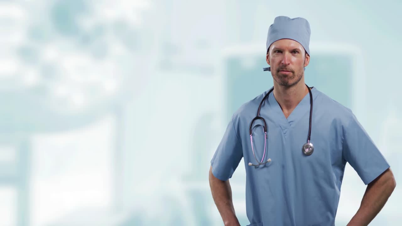 retrato de un cirujano caucásico con las manos en las caderas contra el hospital en el fondo