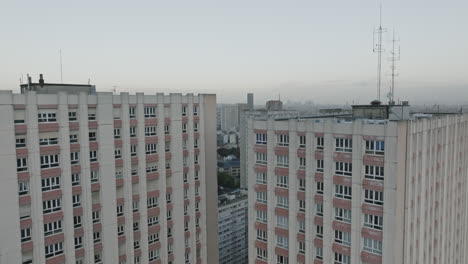 воздушный париж xiii: архитектурные сокровища возвышаются среди процветающей экономики