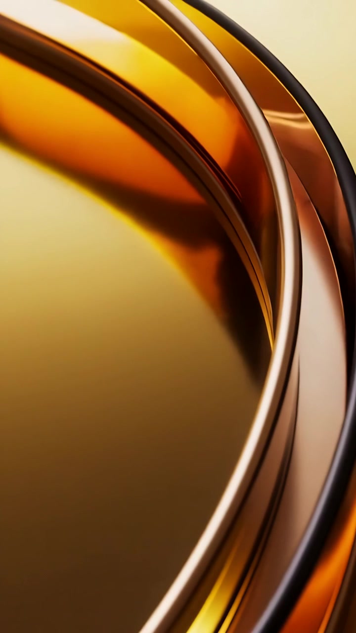 Video verticale: Anelli di bronzo che mostrano lucentezza e finiture mentre la telecamera esegue una panoramica in studio per una presentazione di prodotto