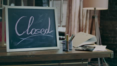 Business-work-end.-Business-closed-sign