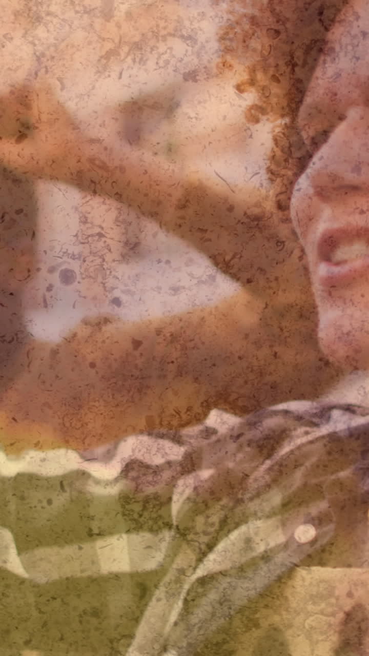 animación de puntos sobre diversos manifestantes levantando las manos al aire libre