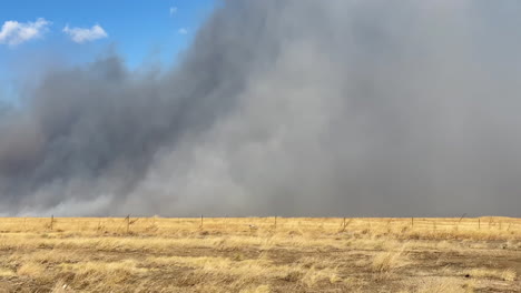 Dark-Wildfire-Smoke-in-Landscape-of-Colorado,-Marshall-Fire-Near-Boulder,-View-From-Moving-Vehicle