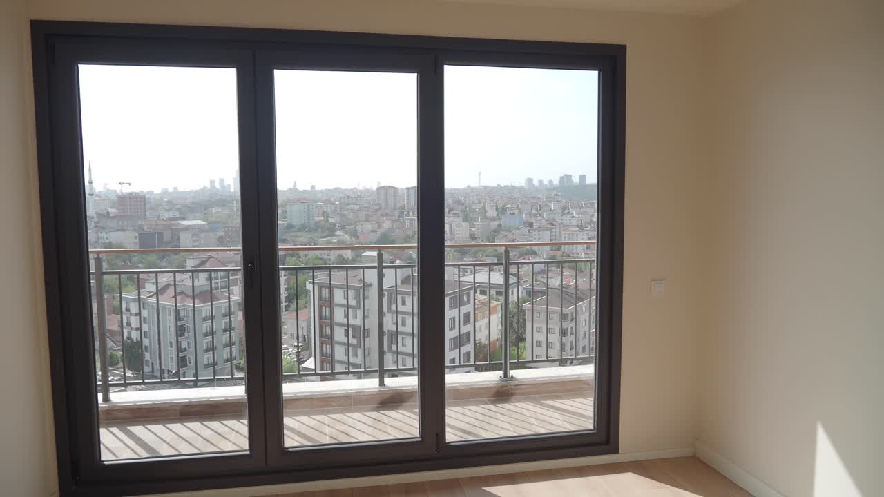 interior moderno del apartamento con vistas a la ciudad