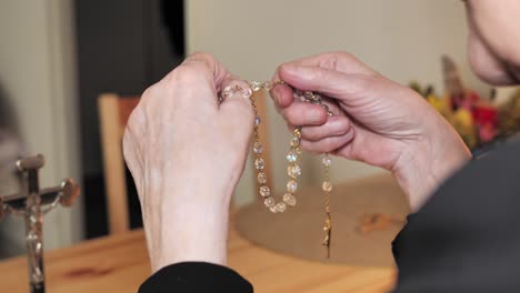 Christian-old-woman-prays-with-rosary