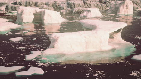 Lago-Islandia-Con-Glaciares-Que-Se-Derriten