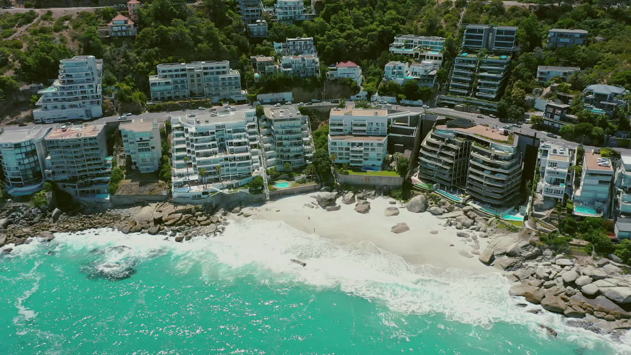 해안선을 따라 사는 삶은 단순히 아름답습니다.