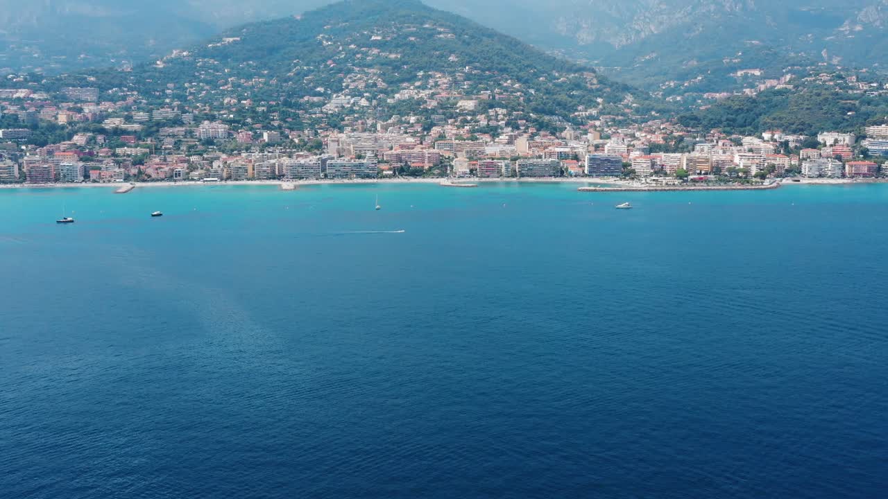 hermosa vista costera de menton, francia