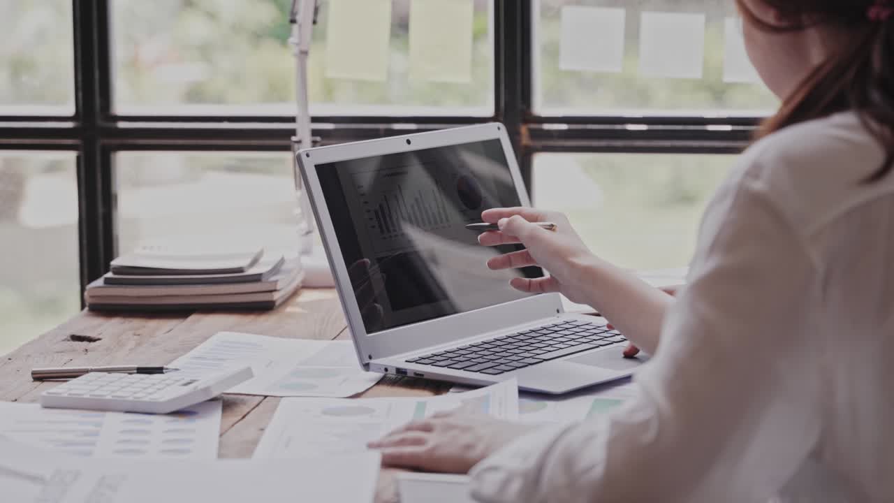 창의적인 젊은이 비즈니스 브레인 스토밍 회의 비즈니스 계획 디자인 아이디어