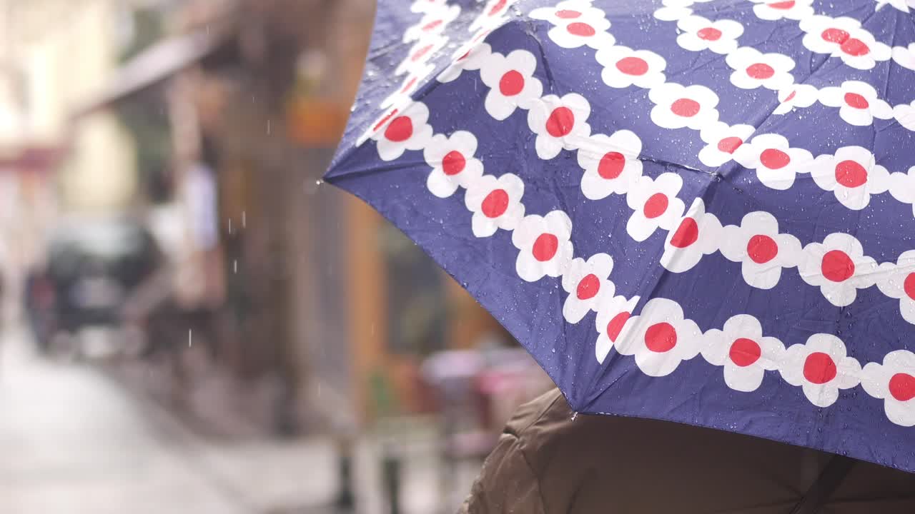 도시에서 비가 오는 날