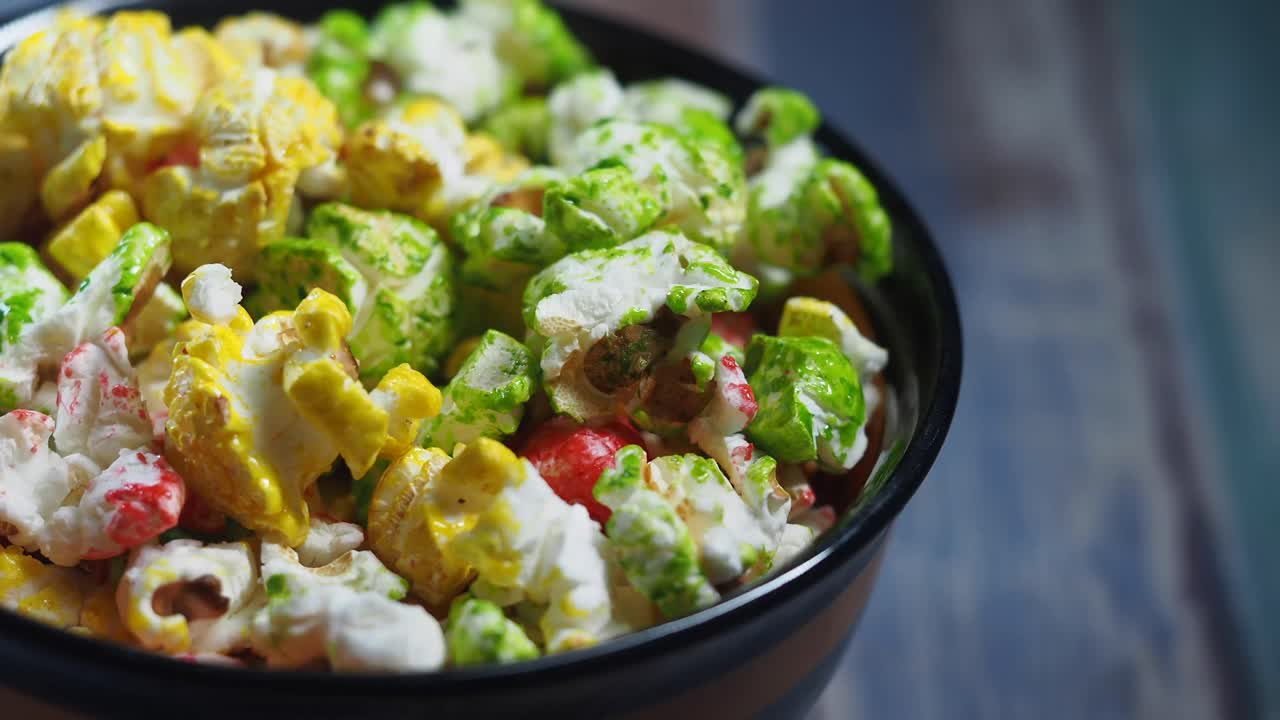 그 에 있는 다채로운 팝콘