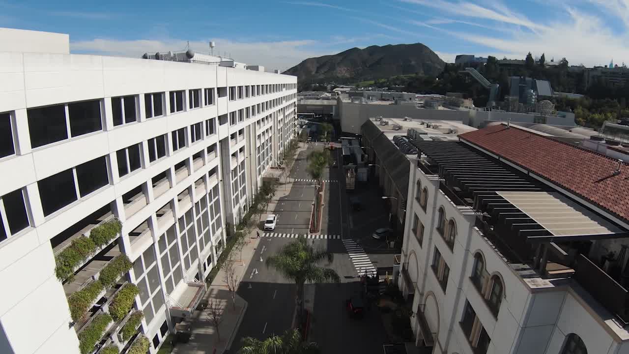 vista aérea de la ciudad universal fpv