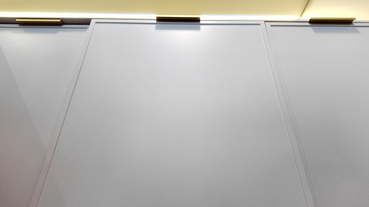 현대적인 부 문은 열리고 닫습니다.