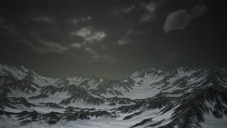 Nubes-Y-Picos-De-Gran-Altitud