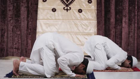 indian muslim men doing ramadan prayer rituals at home