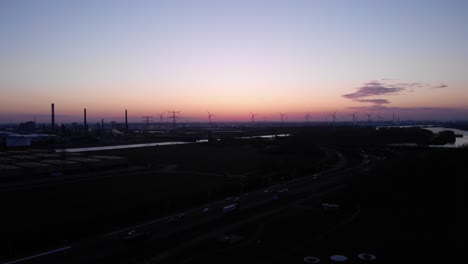 puerto de maasvlakte en la ciudad de rotterdam, países bajos en la antena nocturna