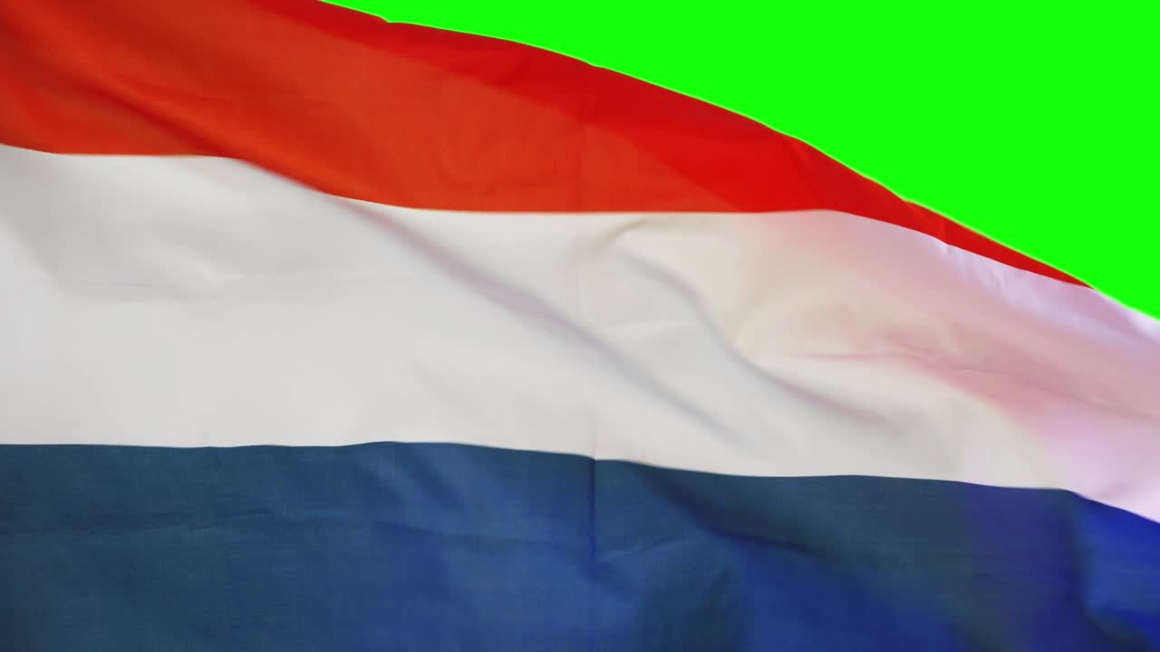 네덜란드 국기가 스튜디오에서 흔들리고 있습니다.