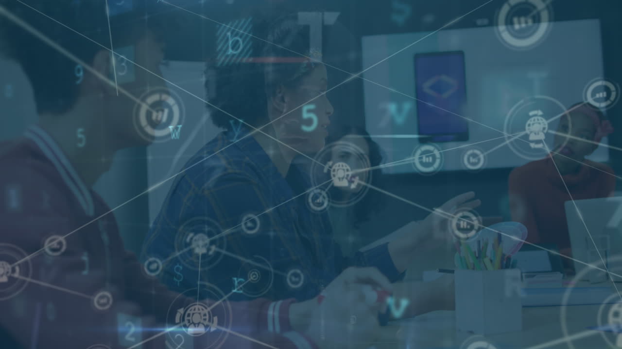 사무실에서 일하는 다양한 비즈니스 사람들에 대한 데이터 처리의 애니메이션