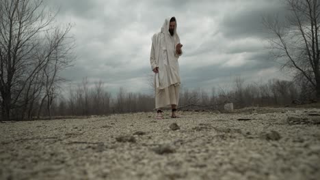 - jesucristo, biblia, profeta, perdonar, cristianismo, cristiano, perdón, amor de dios, cielo, orar, oración, orante, dios, espiritual, pascua, cruz, resurrección, tumba, crucificar, crucifixión