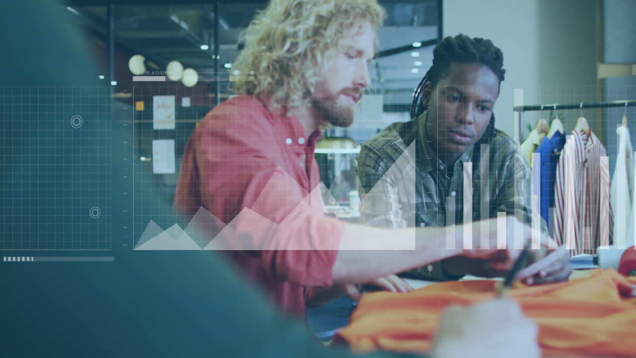 animación del procesamiento de datos financieros sobre diversas personas de negocios en la oficina