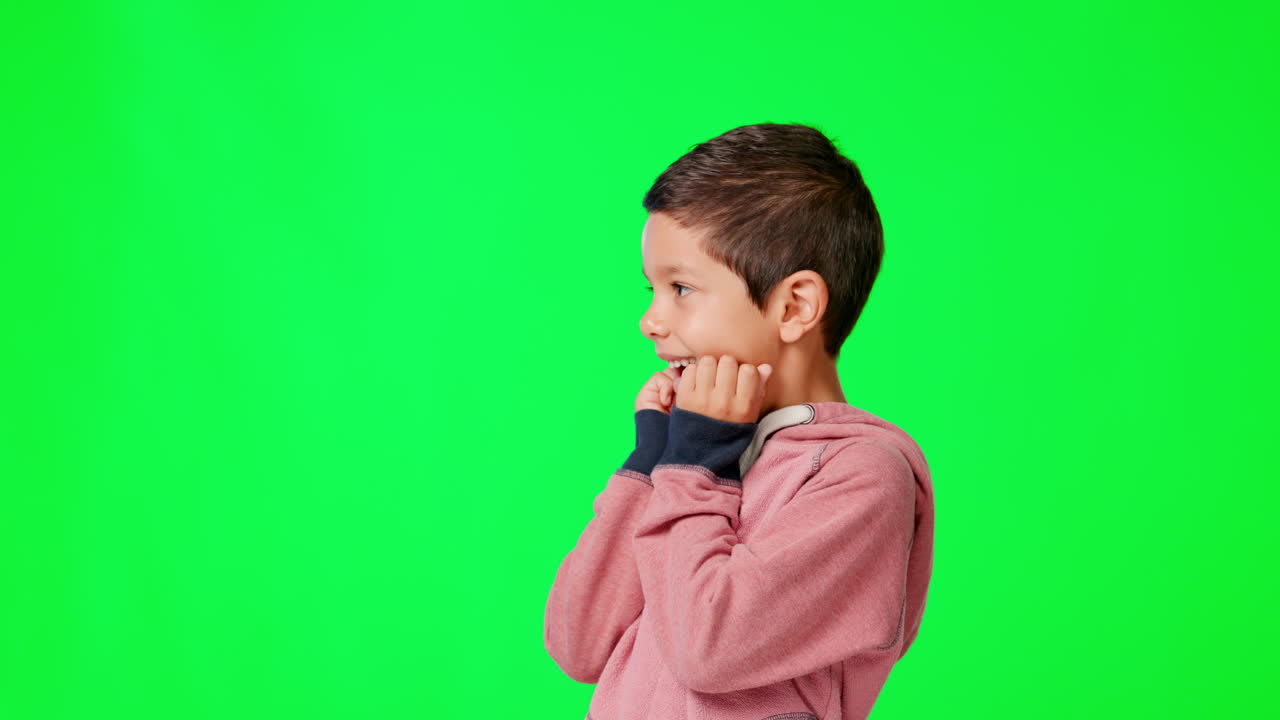 maqueta, wow y niño con pantalla verde