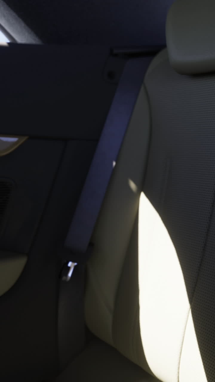 Interni di auto di lusso, con eleganti finiture in pelle ed elementi di design moderno.