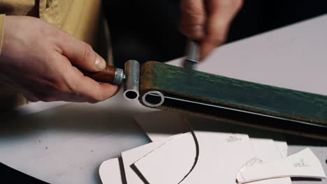 Craftsman-sharpening-stencil-knife-with-leather-sharpener