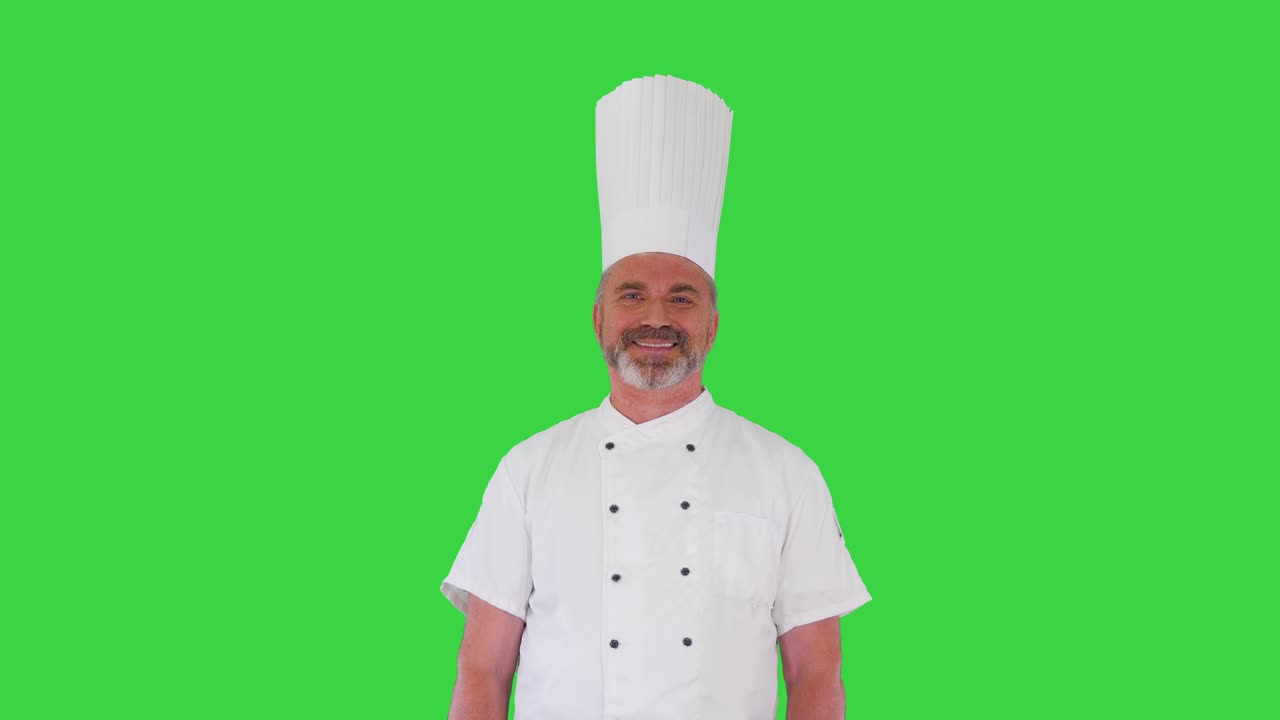 Uno chef uomo isolato che sorride alla telecamera su schermo verde, Chroma Key.